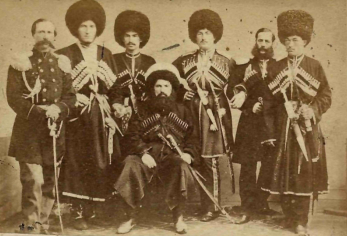 Шамиль с сыновьями и русскими офицерами. Фото из открытых интернет-источников