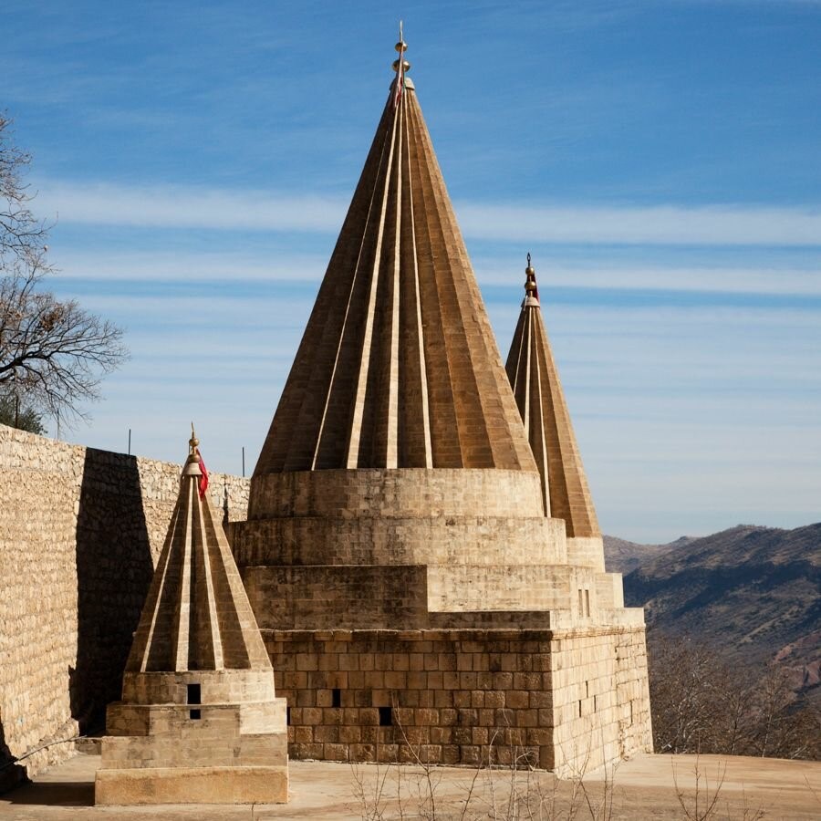 Святыня езидов — храм Лалеш, в 40 км к северу от Мосула (Ирак). Фото из открытых интернет-источников