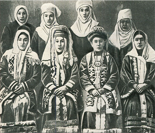 Казахский народный костюм.Фото из открытых интернет-источников