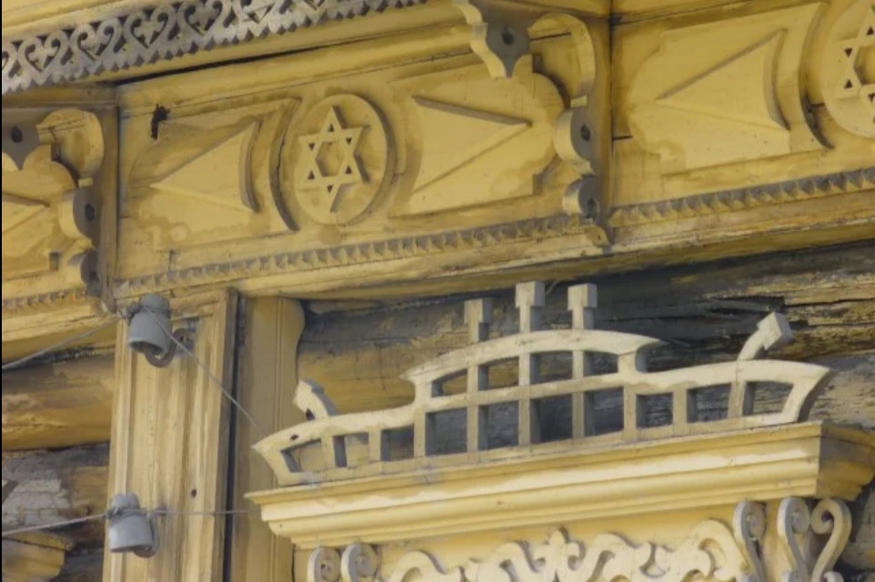 Фрагмент оформления еврейского дома. Омск. Фото из открытых интернет-источников